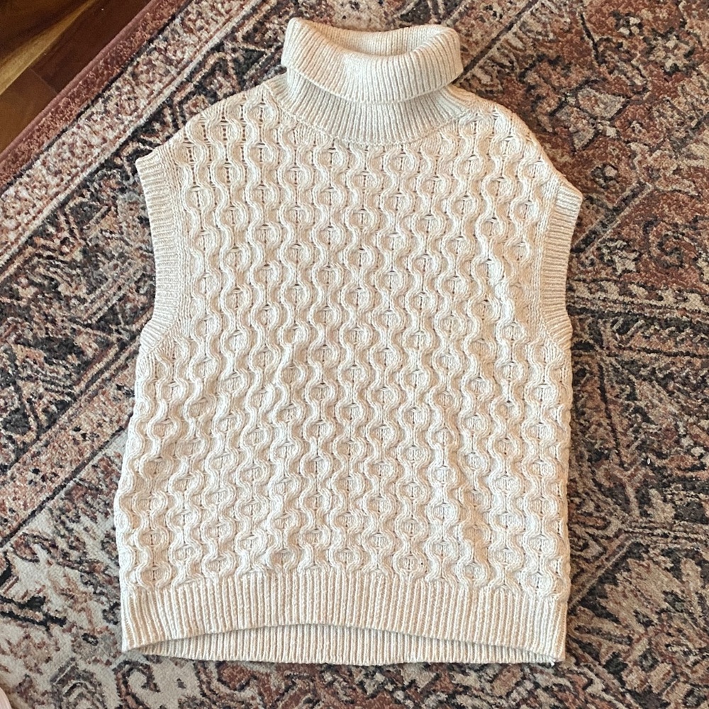 Sleeveless Cable-Knit Turtleneck Sweater Vest - Cream